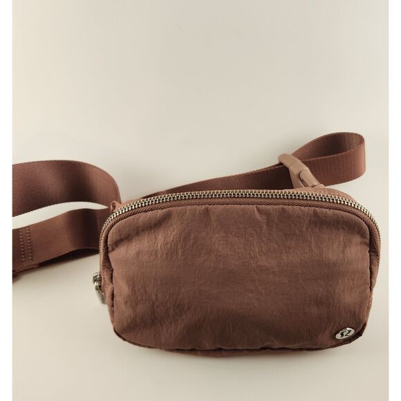 Lululemon Everywhere Belt Bag, Crossbody, Mauve, 1L, Excellent Condition - Picture 5 of 8